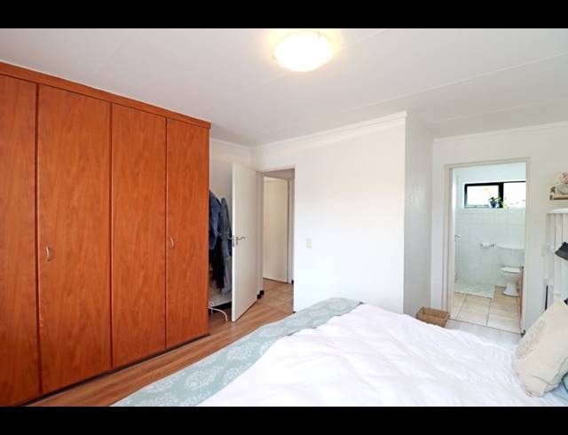 2 BEDROOM TOWNHOUSE FOR SALE IN DARRENWOOD